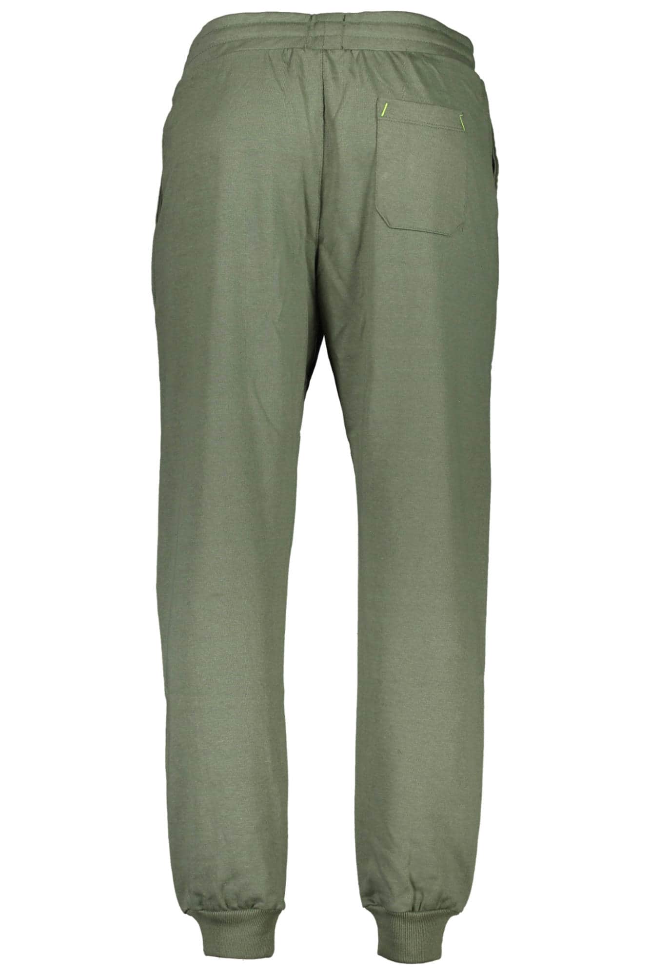 Gian Marco Venturi hombre verde pantalón