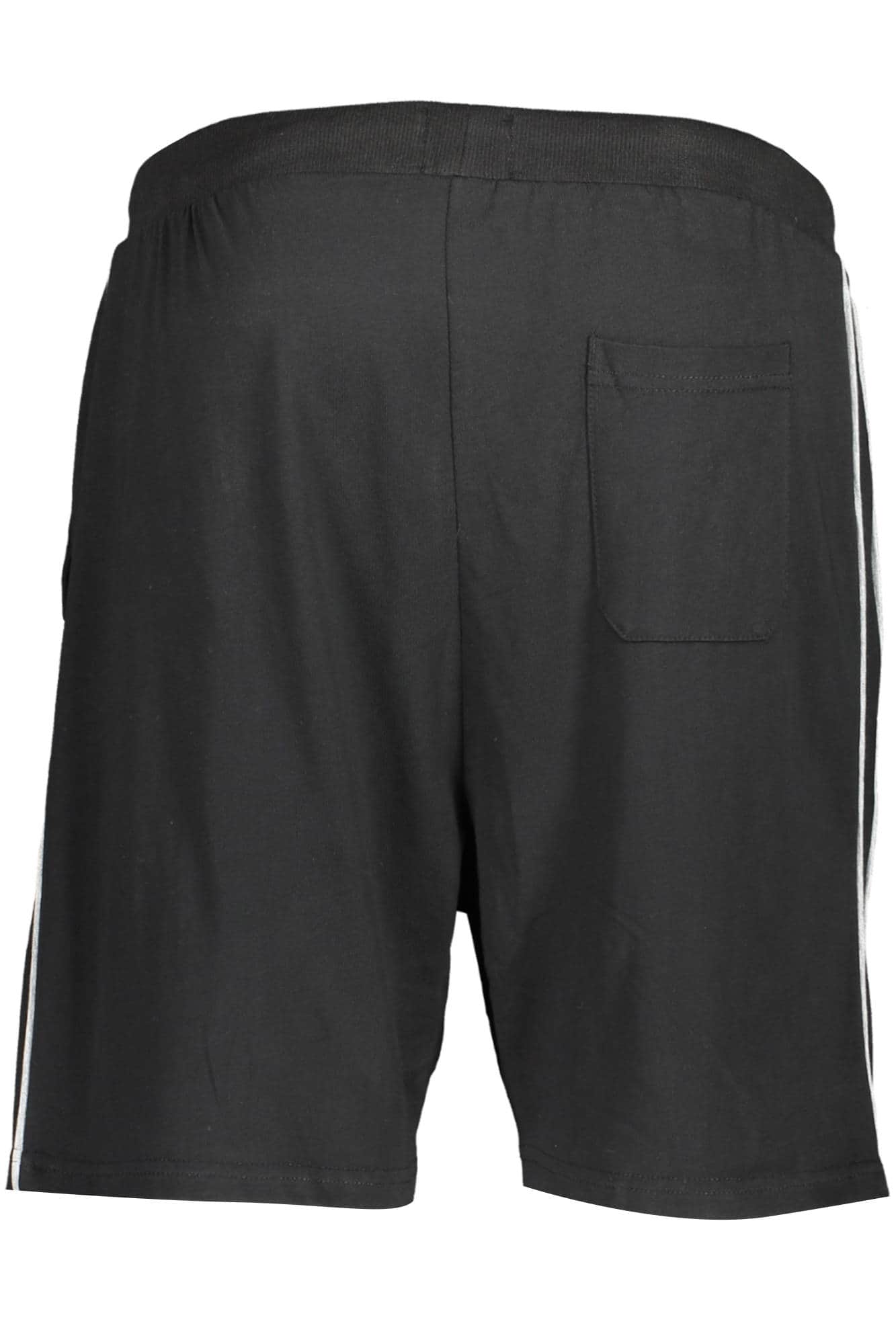 Gian Marco Venturi hombre negro corto pantalón