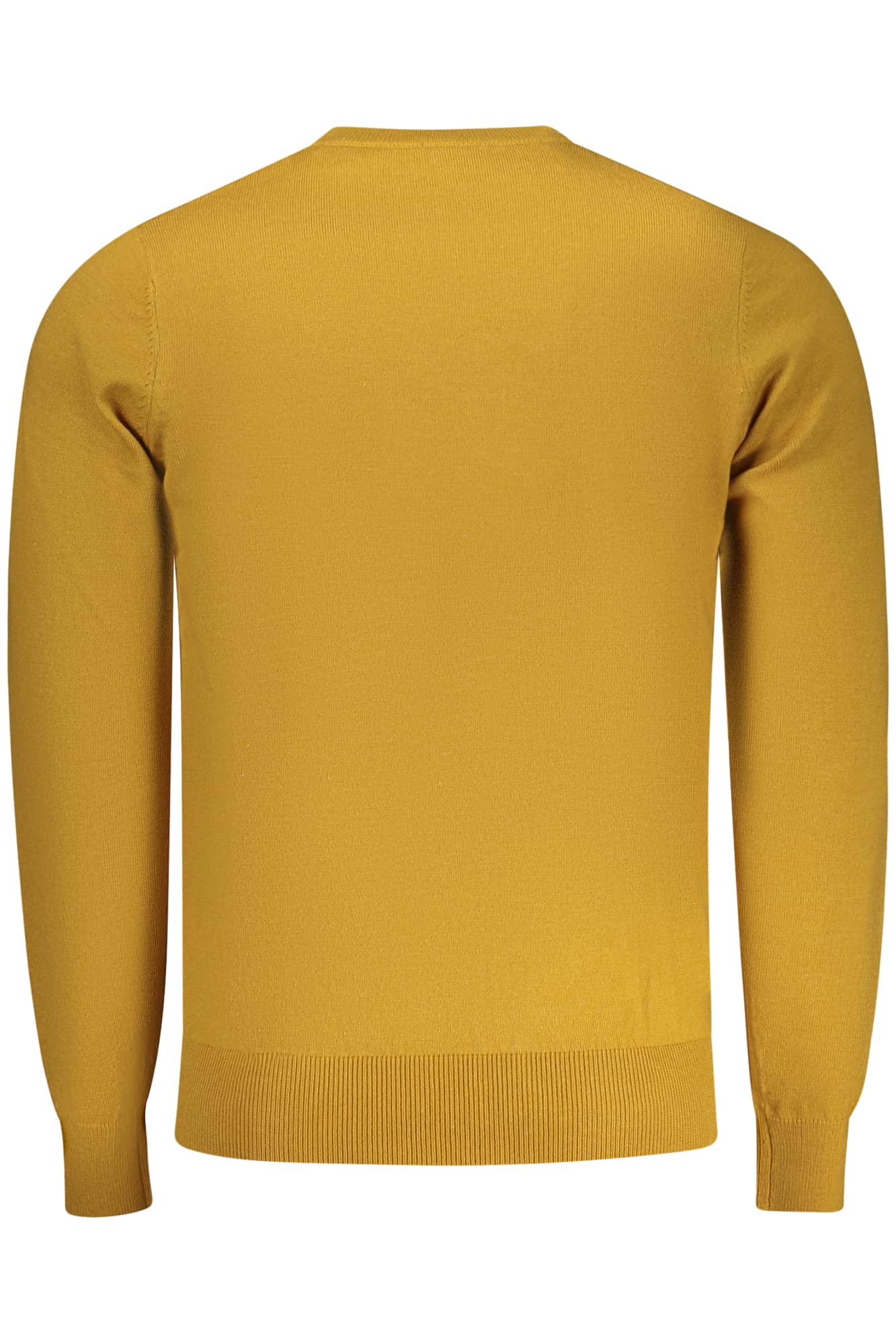 Rifle hombre naranja camisa